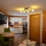Haus Dietz 아파트 *